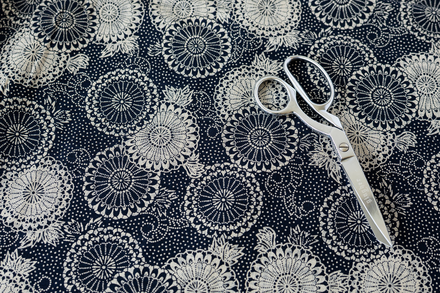 Sevenberry Nara Homespun - Flower Wheel