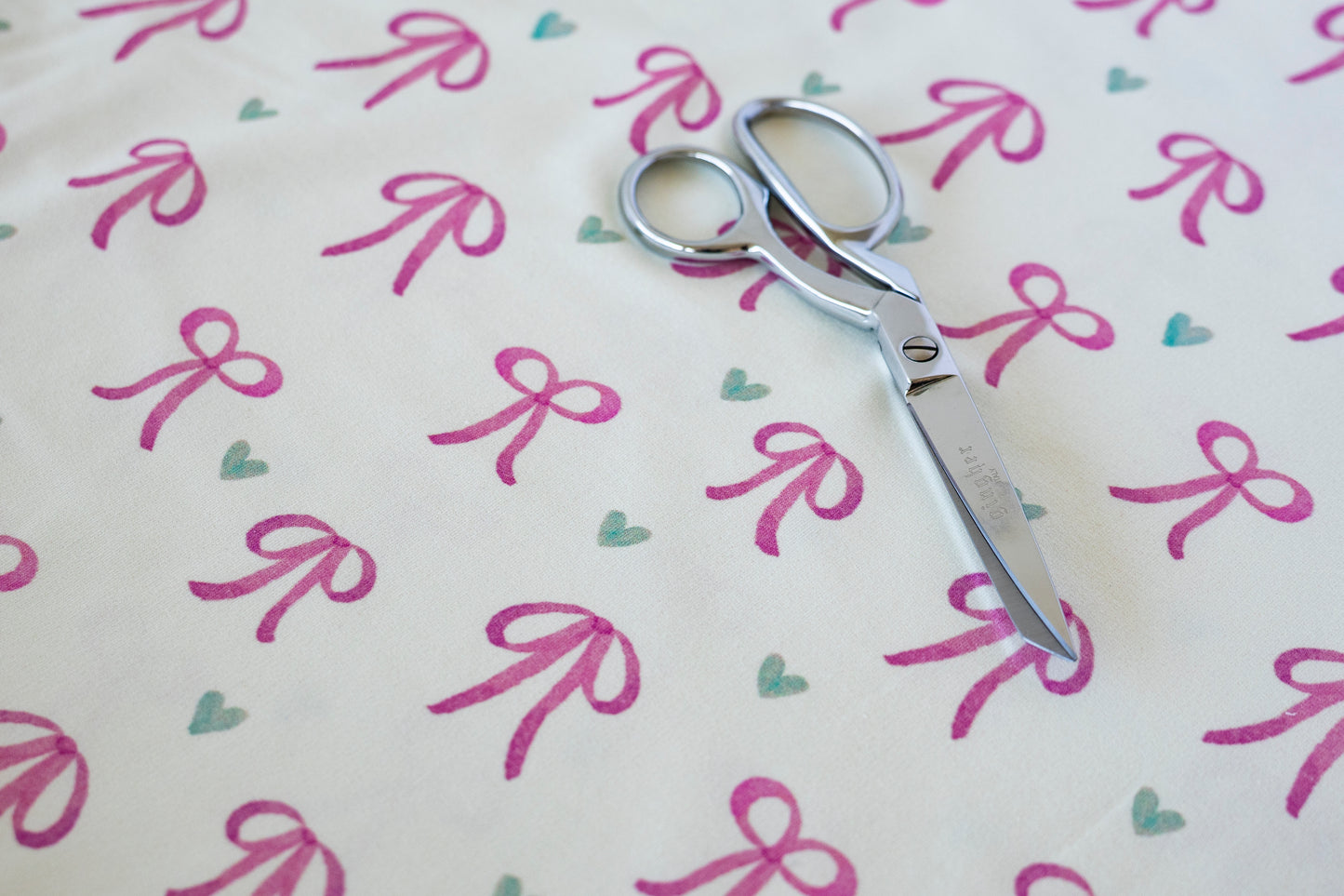 Sweatshirt Fleece - Bows & Hearts (OEKO-TEX Standard 100)