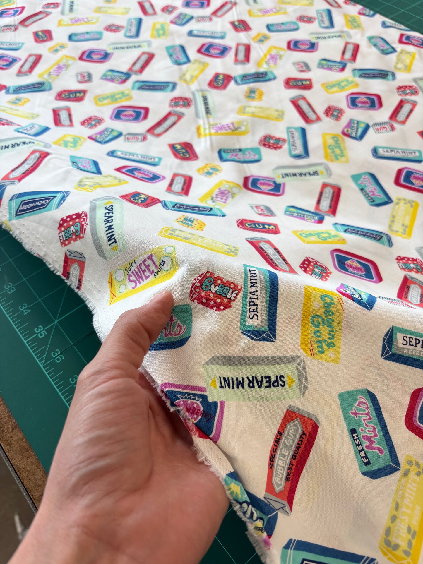 Kokka - Lightweight Cotton (Chewing Gum)