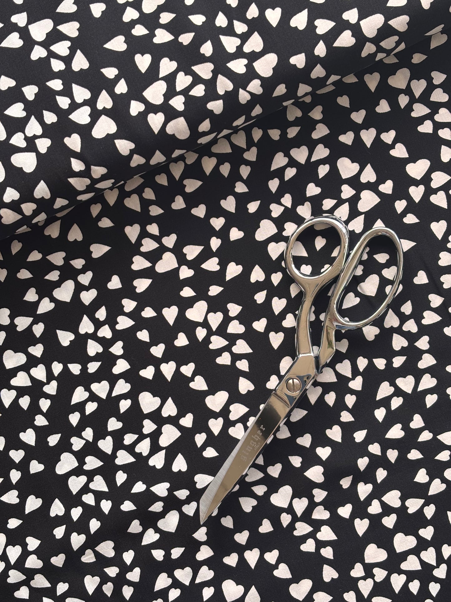 Viscose ECOVERO™ - Black & White Hearts