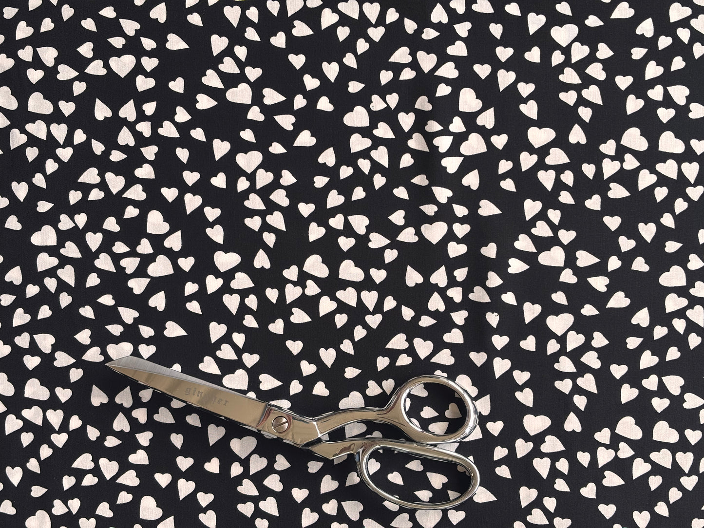 Viscose ECOVERO™ - Black & White Hearts