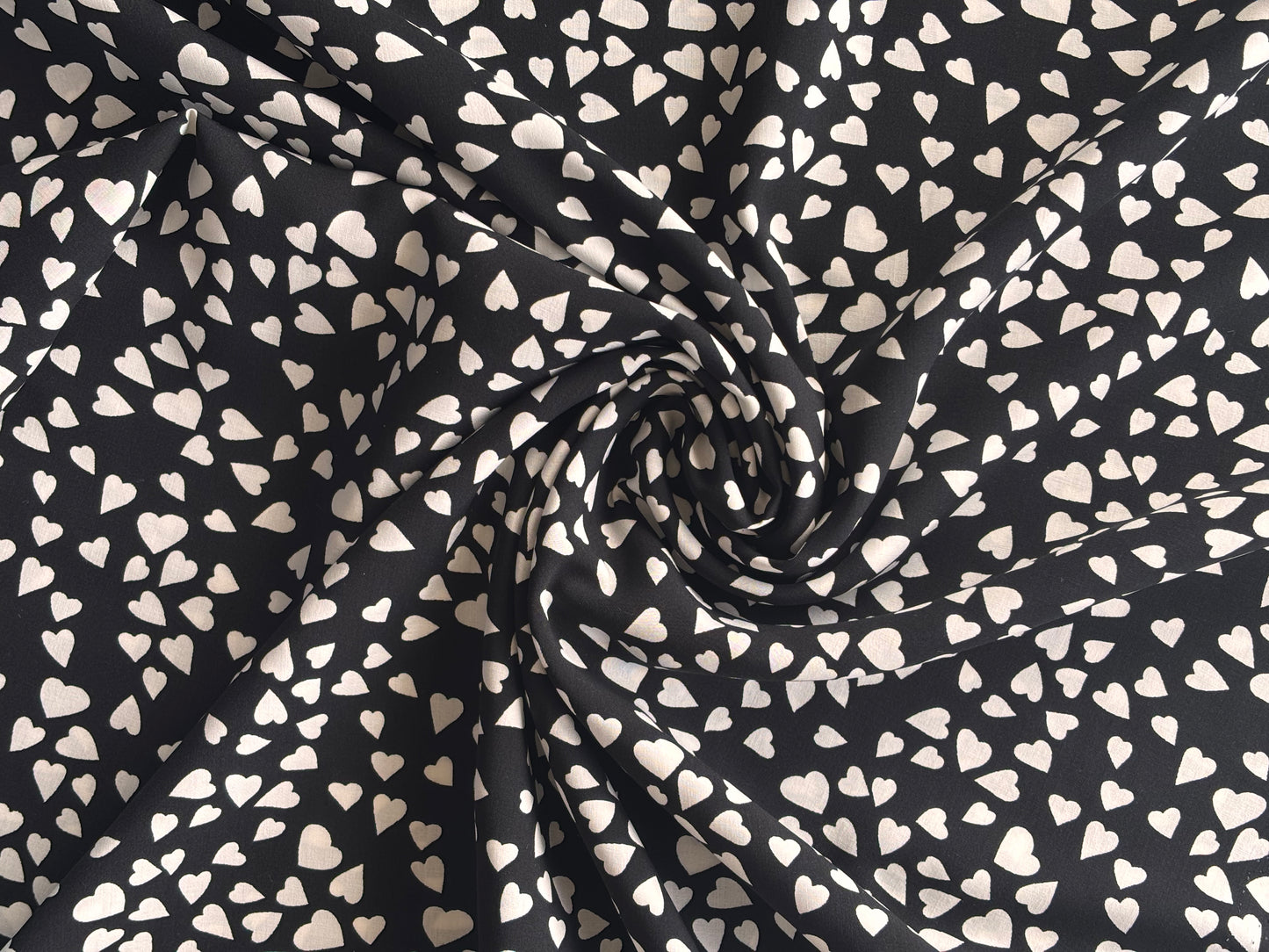 Viscose ECOVERO™ - Black & White Hearts
