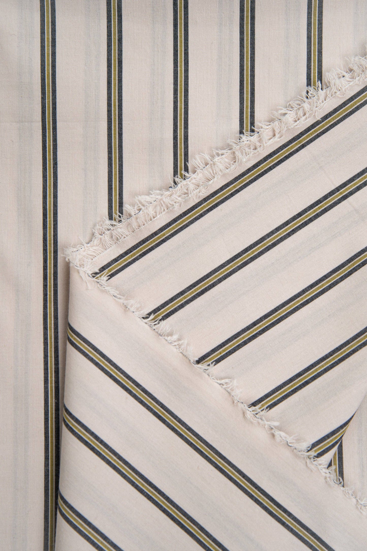 Weave Line - Milky Clay