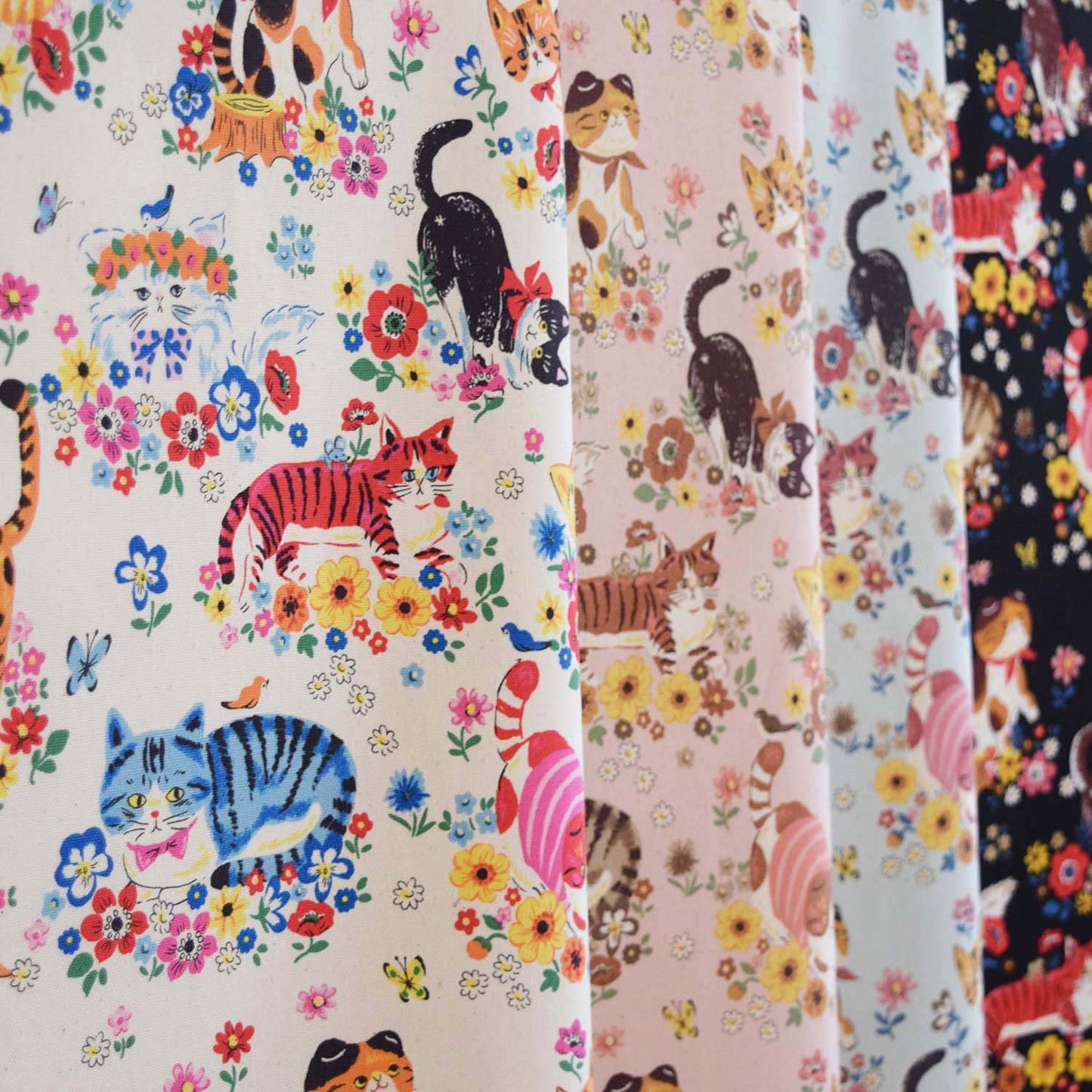 Kokka - Powerful Animal Cats Flower Garden Cotton Oxford (Natural)
