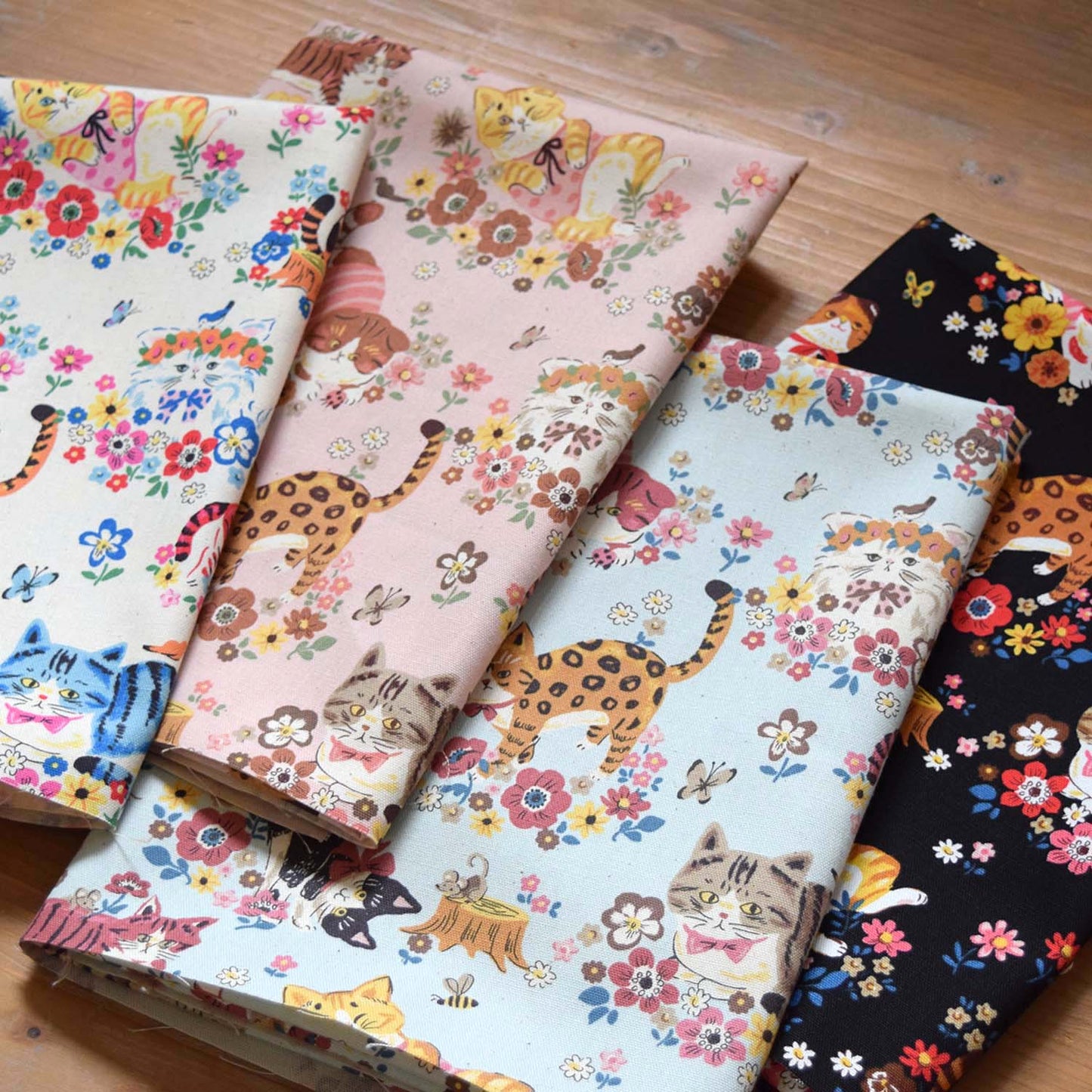 Kokka - Powerful Animal Cats Flower Garden Cotton Oxford (Natural)