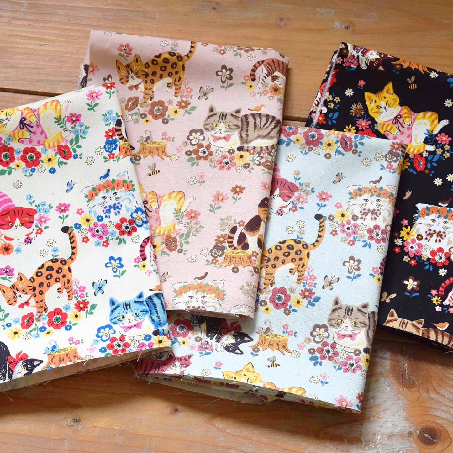 Kokka - Powerful Animal Cats Flower Garden Cotton Oxford (Natural)