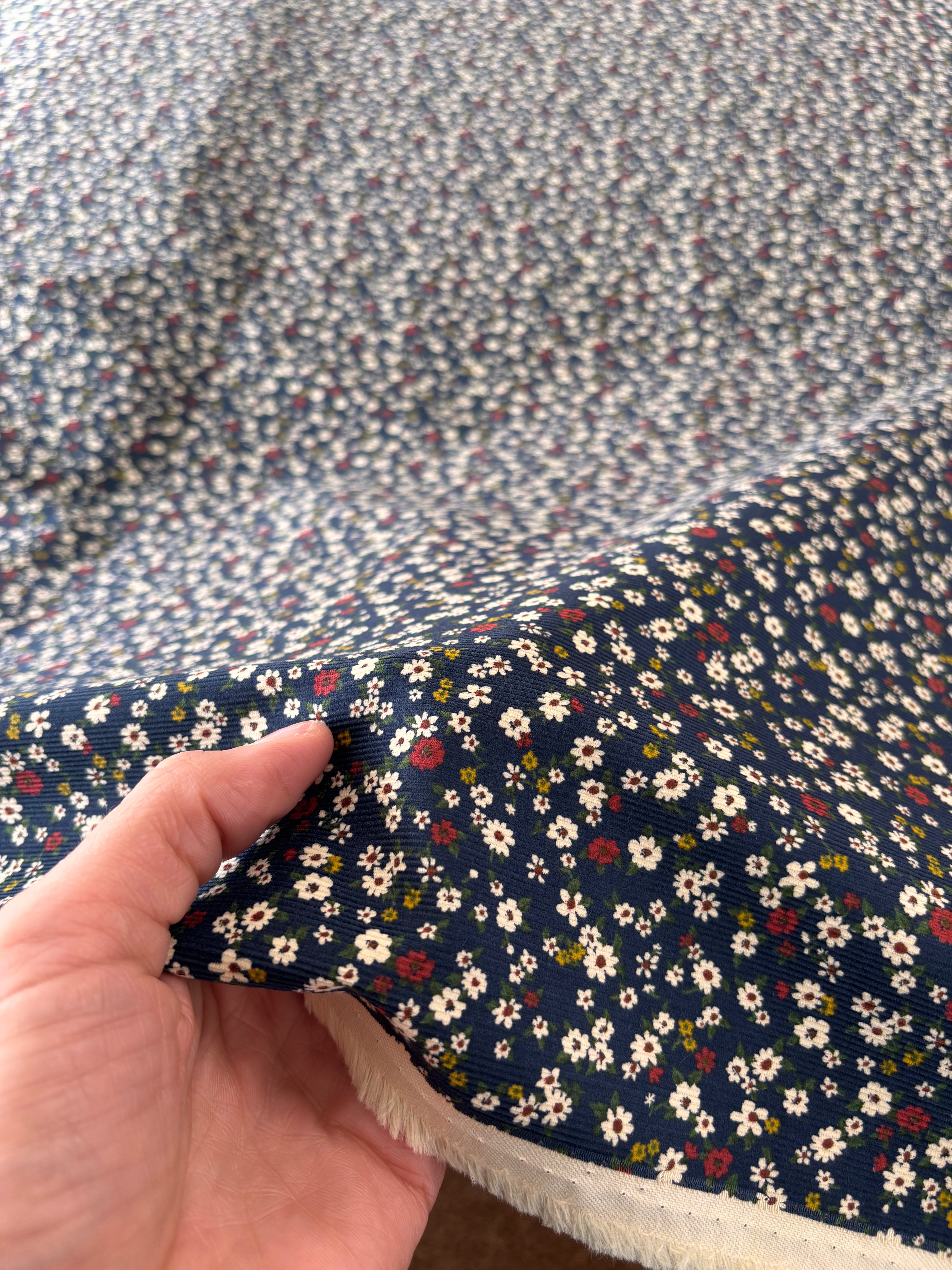 Kokka - Ditsy Floral Corduroy (Navy)