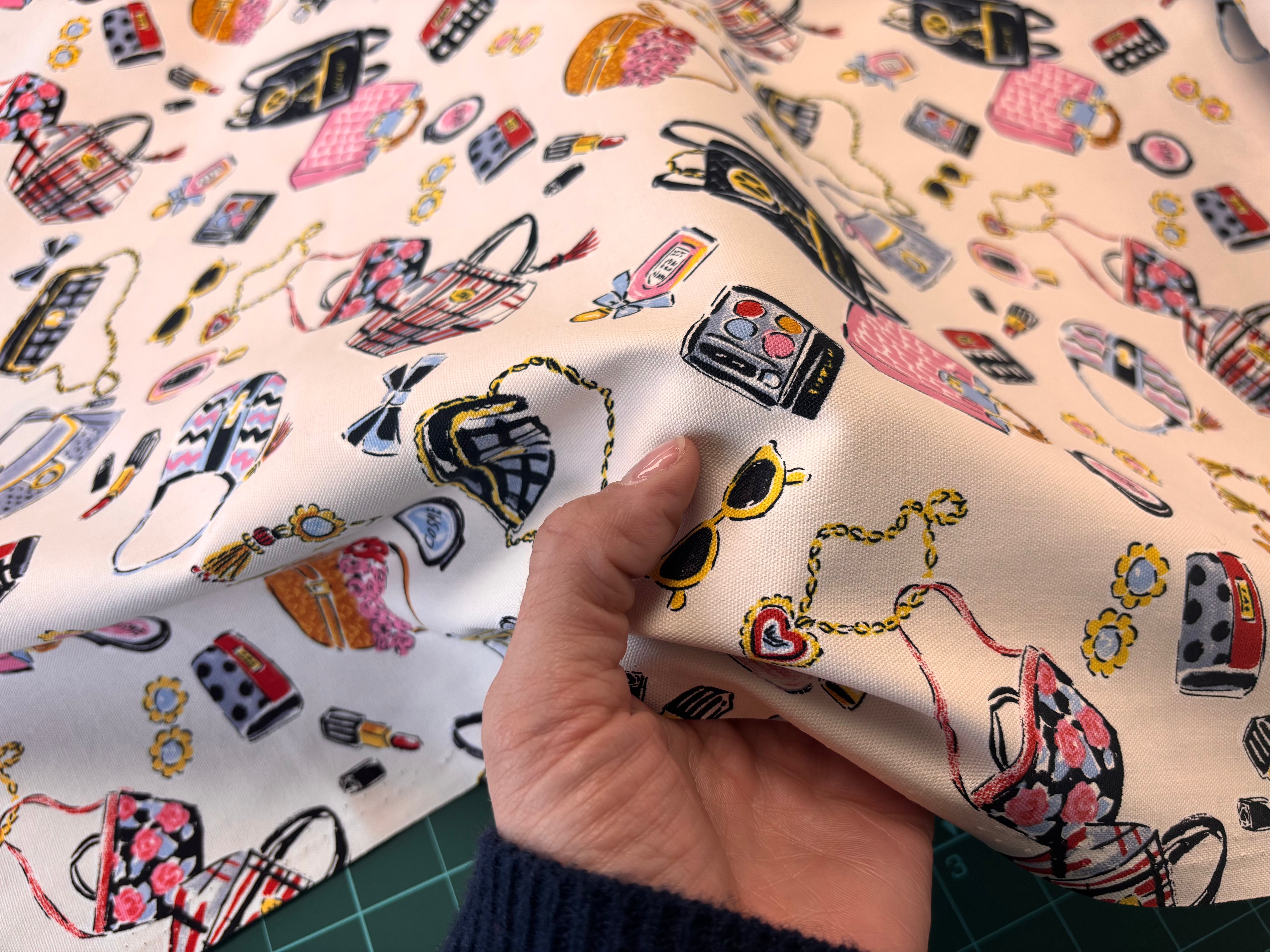 Kokka Cotton Oxford - Purses & Makeup!