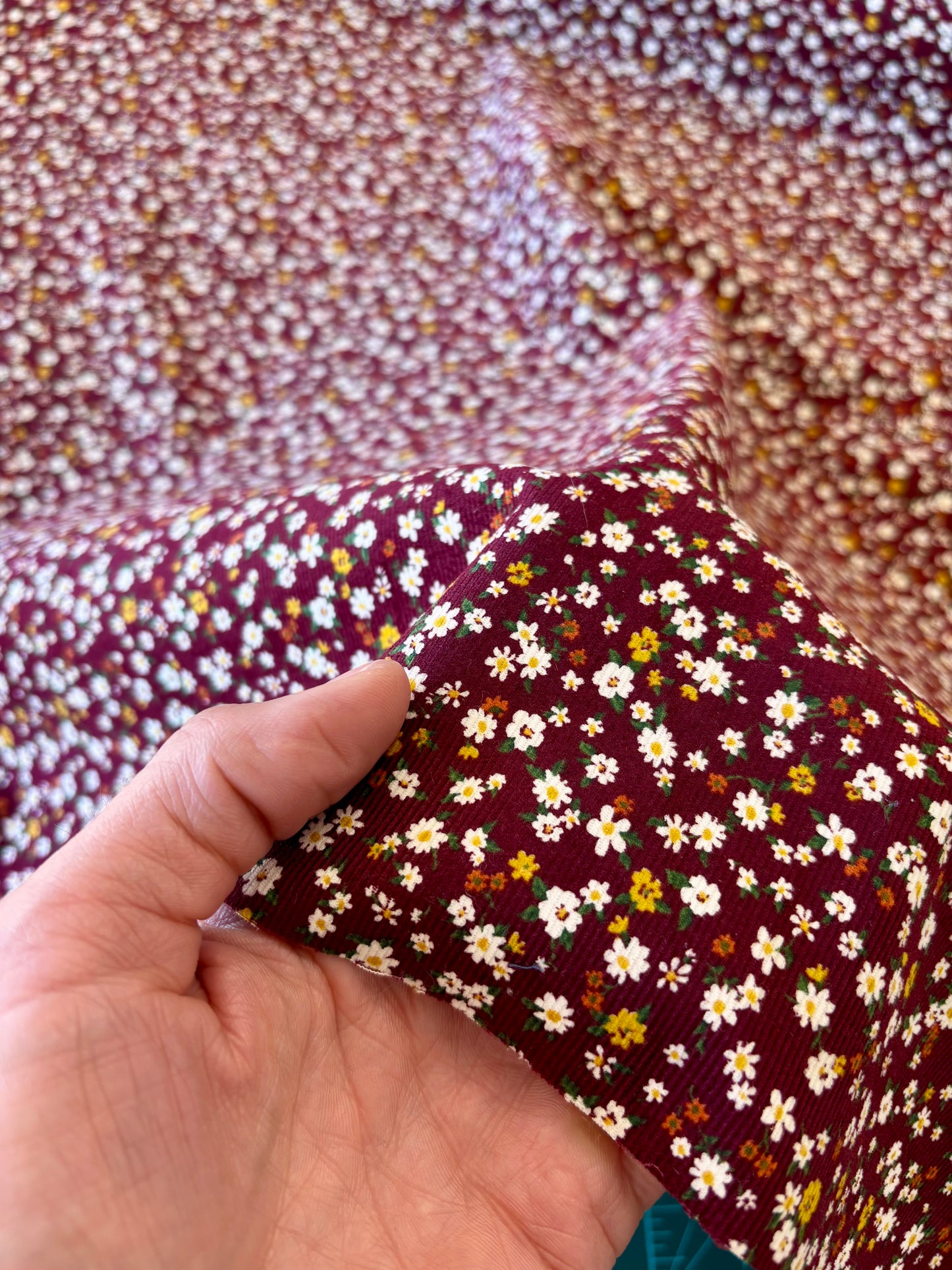 Kokka - Ditsy Floral Corduroy (Deep Red)