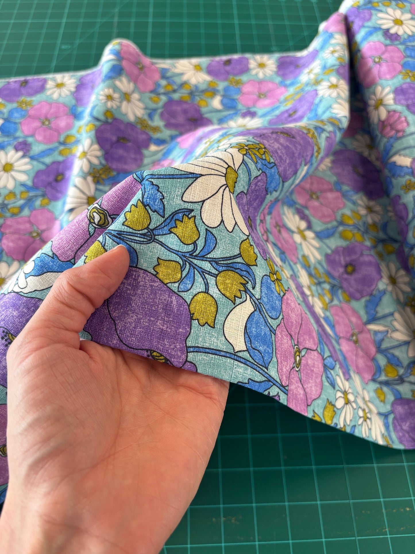 Kokka - Retro Blooms Cotton Barkcloth (Blue)