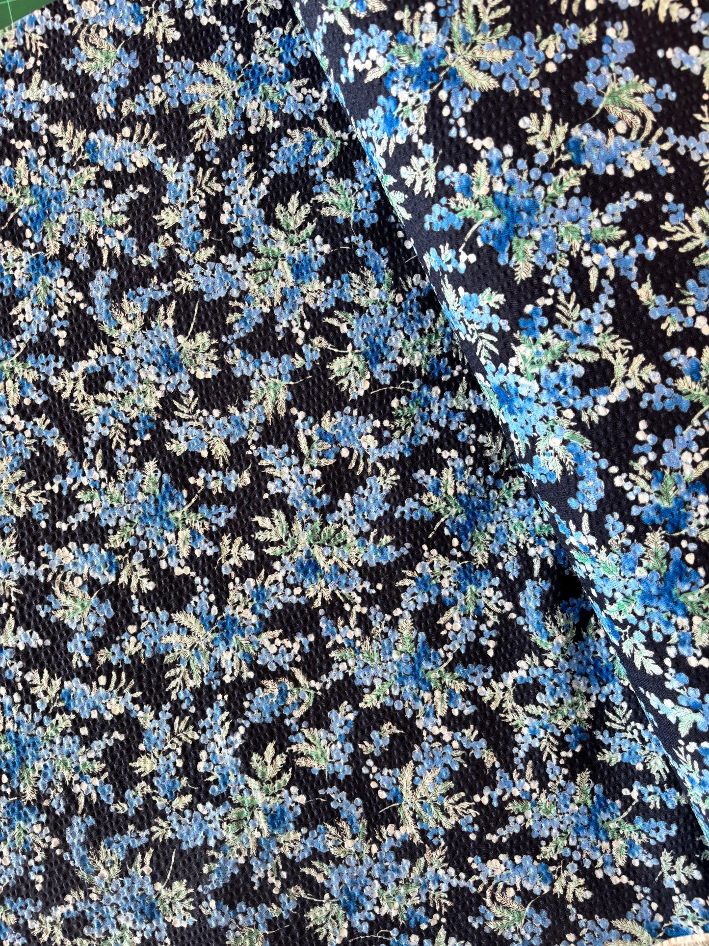 Kokka - Ripple Cotton Lawn in Indigo Berries