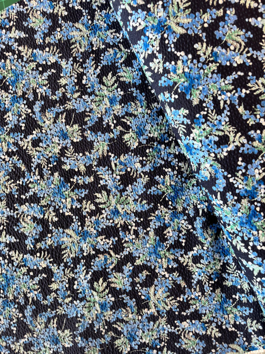 Kokka - Ripple Cotton Lawn in Indigo Berries