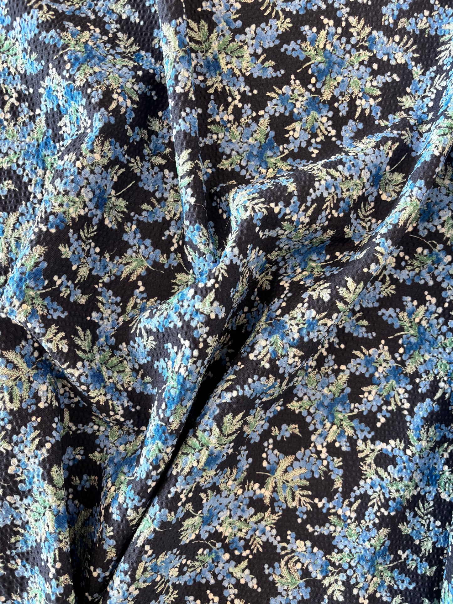 Kokka - Ripple Cotton Lawn in Indigo Berries