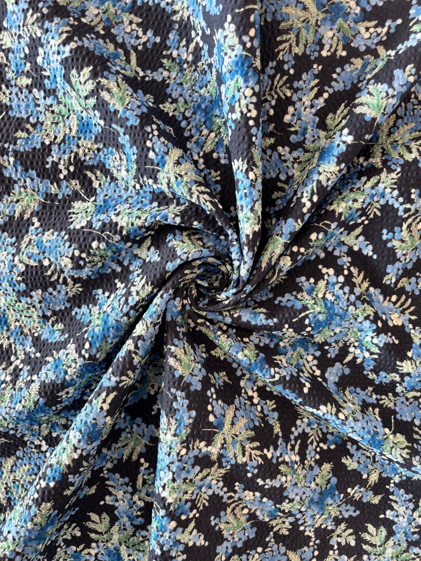 Kokka - Ripple Cotton Lawn in Indigo Berries