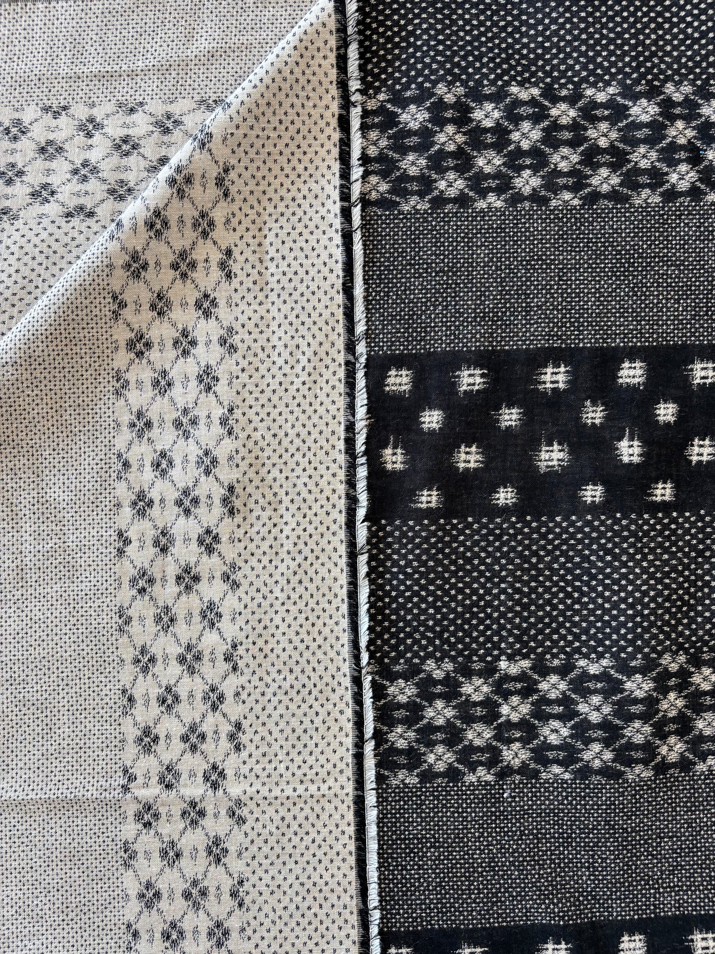 Kobayashi - Reversible Wide Stipe Cotton in Black