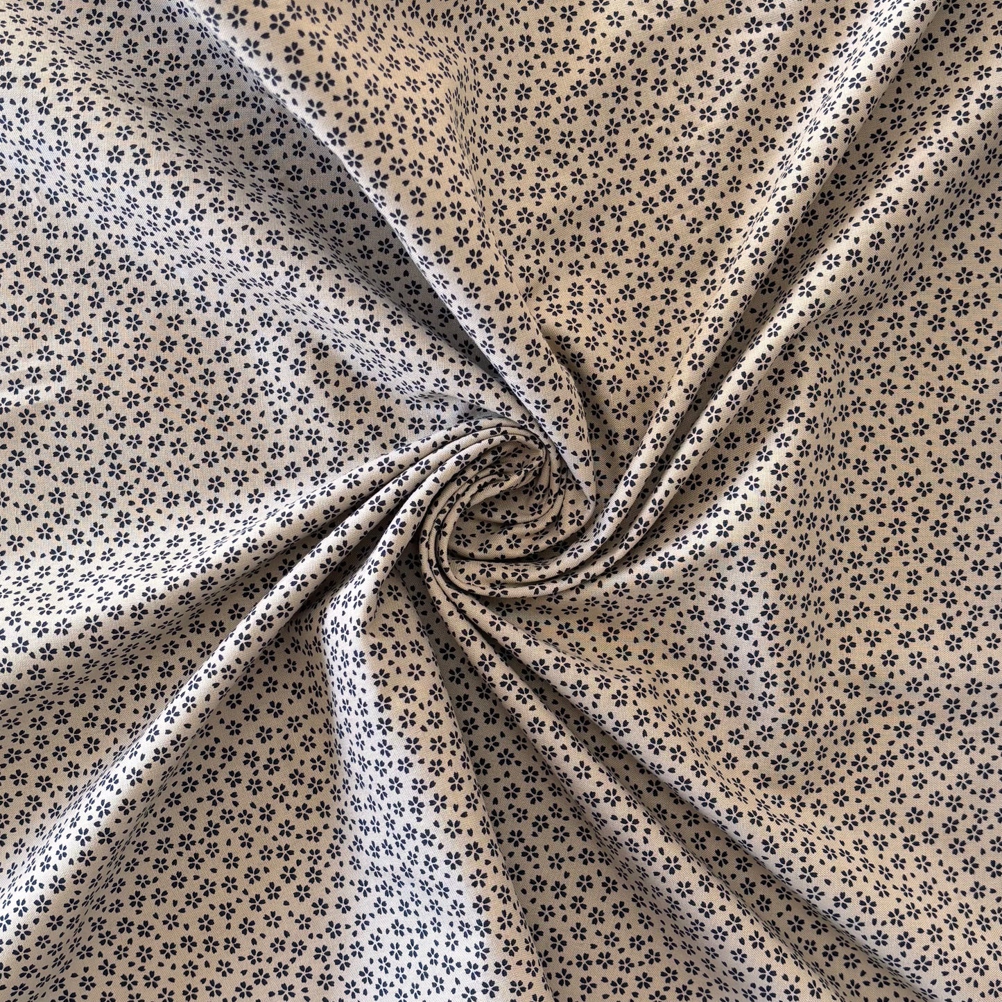 Sevenberry - Off-White Cherry Blossom Sakura