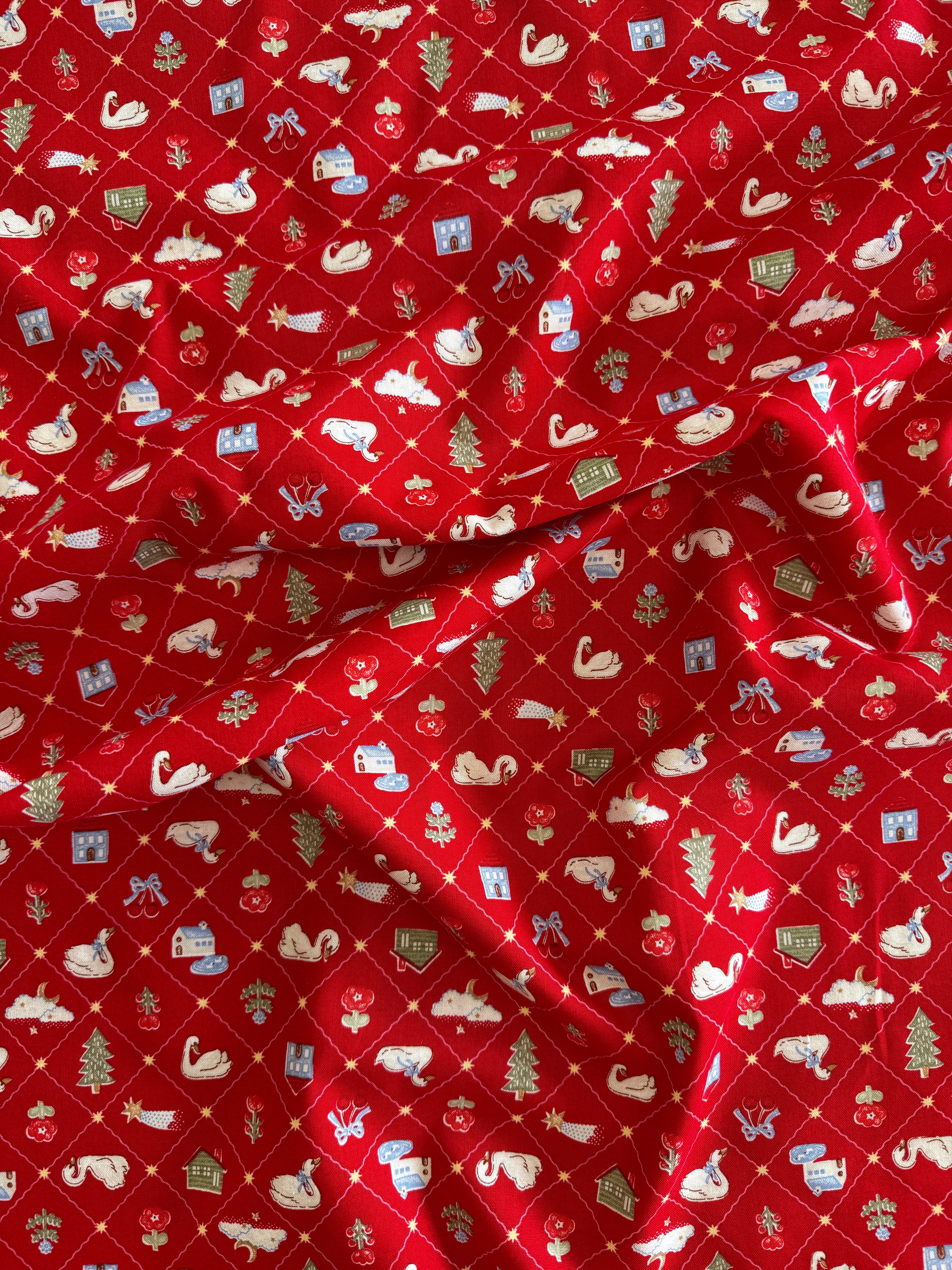 Cozy Swans - Red