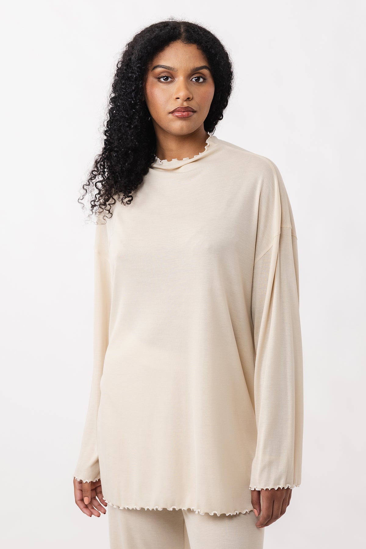 OLO funnel neck & V-neck tee