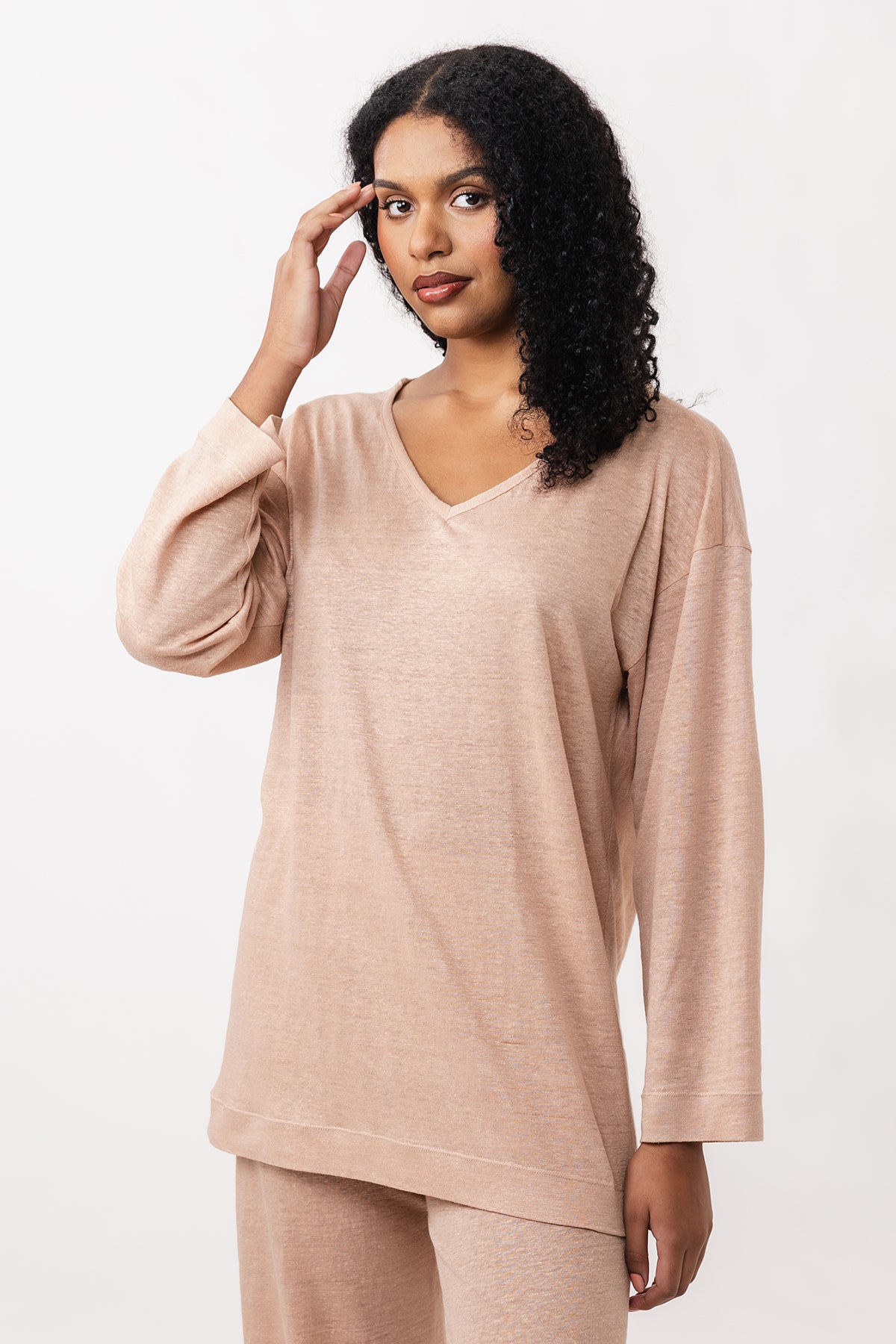 OLO funnel neck & V-neck tee